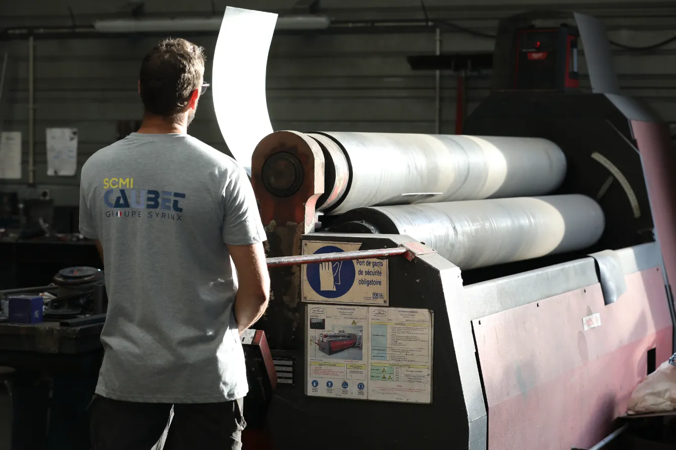 Mise en forme d’une pièce métallique sur une rouleuse SCMi Caubet